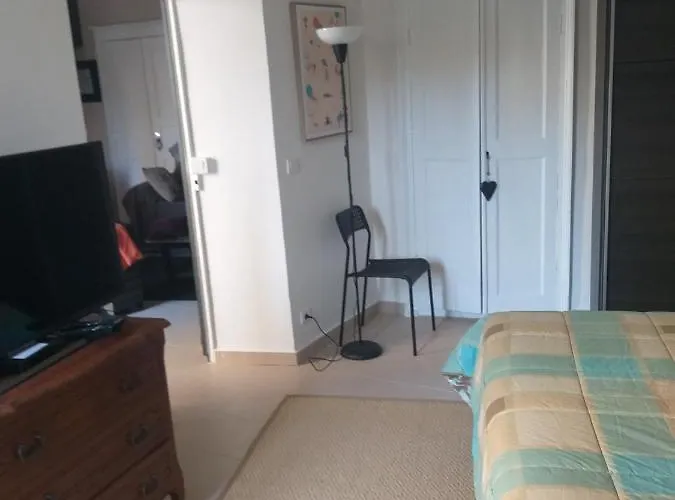 A Pochi Passi Dal Mare * مينتون